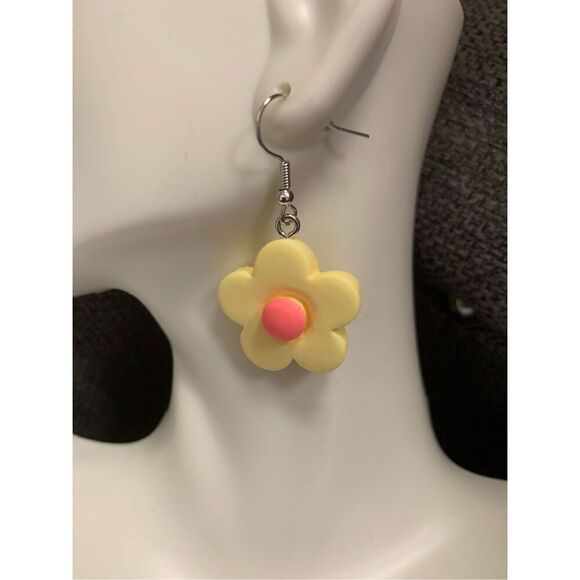 Daisy Dangle Flower Earrings - Picture 2 of 2